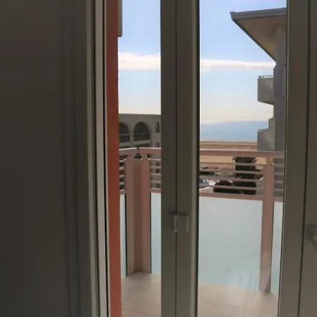 Relax Just 50m From The - Beahost Apartman *